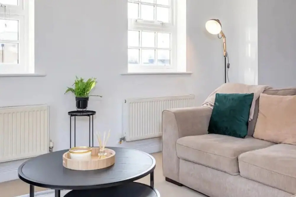 Spacious 3 Bedroom Apt With Parking