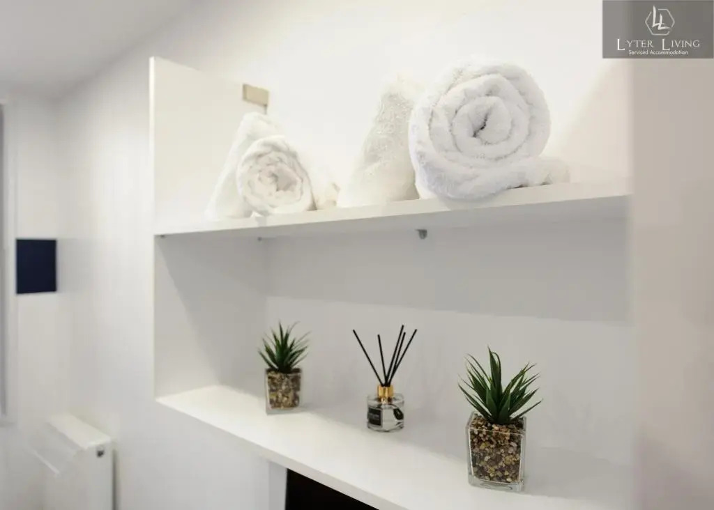 Studio Apartments by Lyter Living Desks & Wifi - Monthly Stays Available