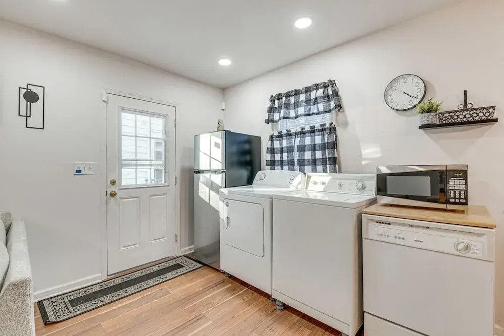 Cozy Atlanta Abode Near Theme Parks, Golf & Shops