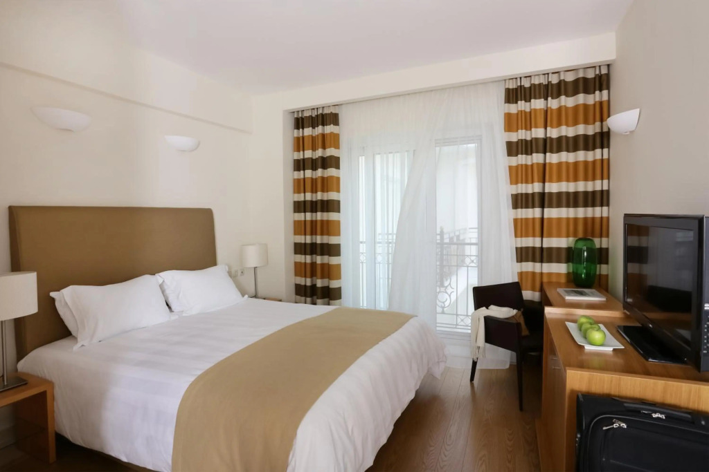 Chloe Luxury Hotel