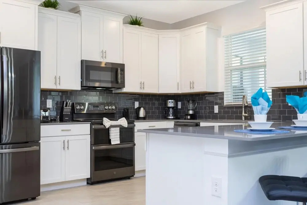 Stunning 8 Bd Single Family w Pool Storey Lake 2718