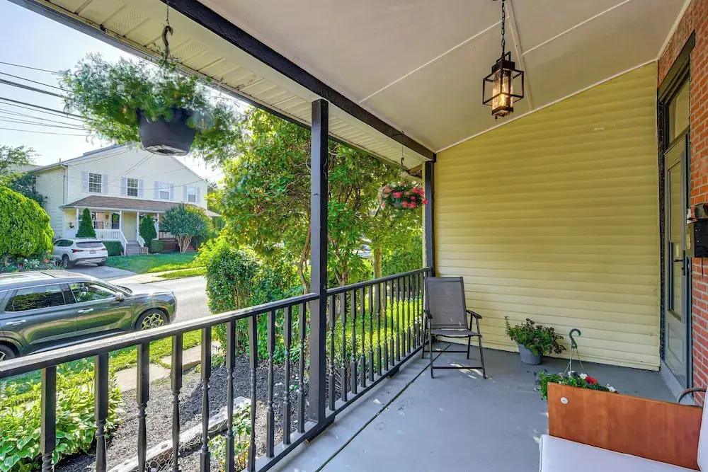 Walkable Neighborhood: Updated Morton Home!
