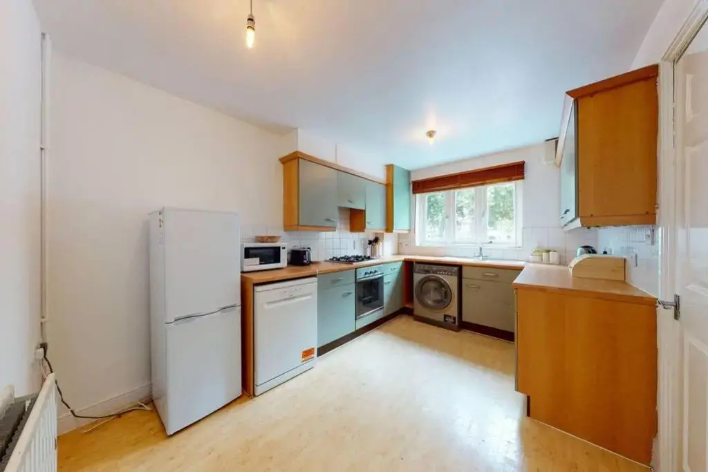 Super 2 Bed House with Privategarden