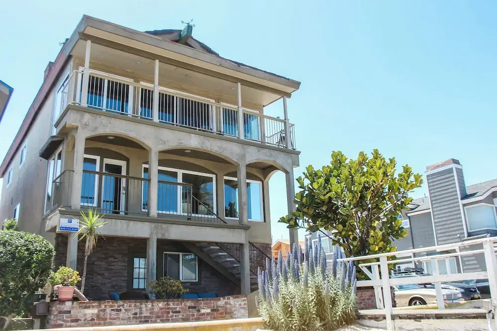 111 E Edgewater Dar 3 Bedroom Duplex