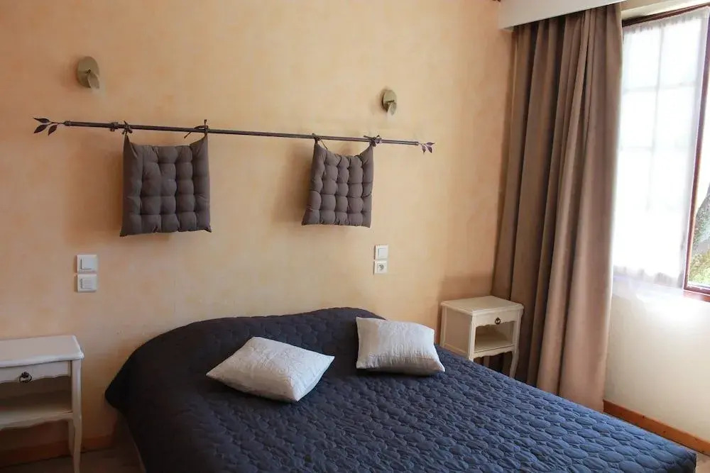 Hôtel et Restaurant Le Manoir - Echangeur A7-A9 - 24h-24h