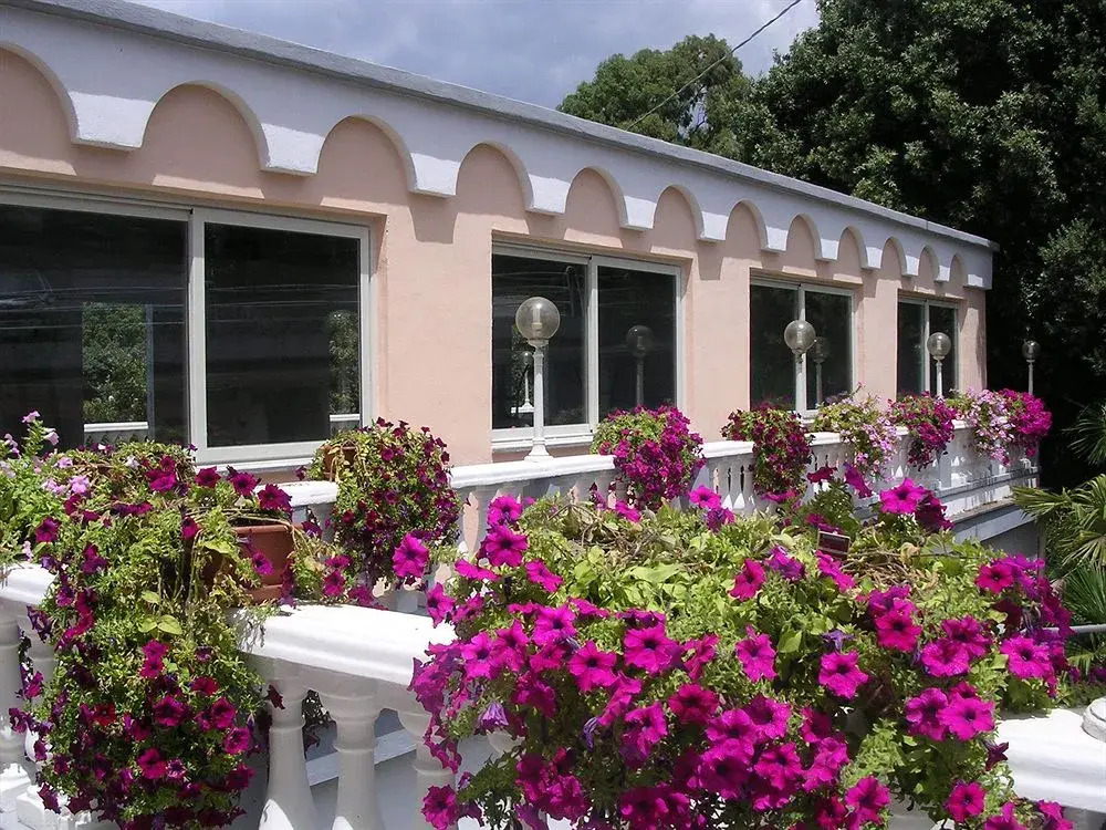 Hotel Ariana