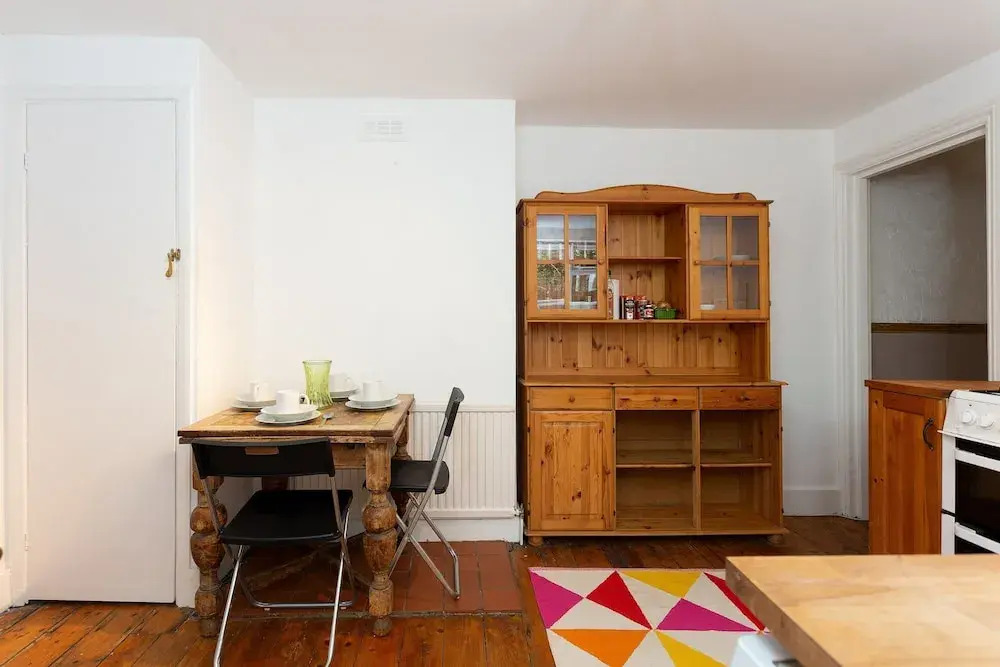 2 Bedroom Flat In Earlsfield
