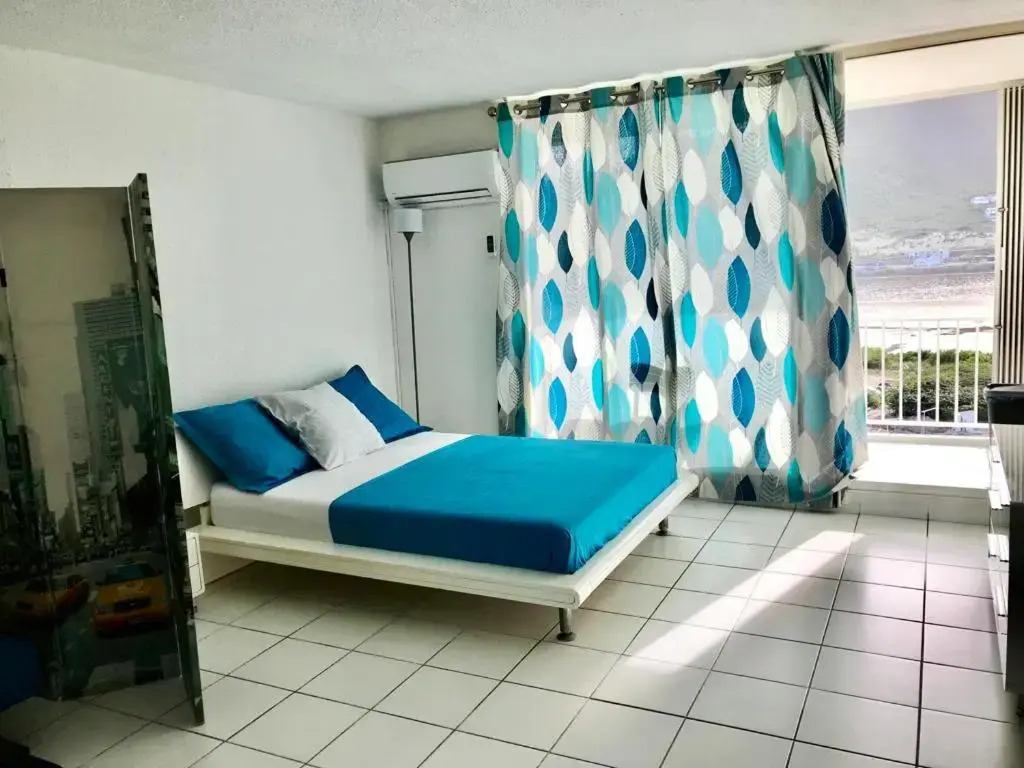 Studio with lake view balcony and wifi at Saint Martin