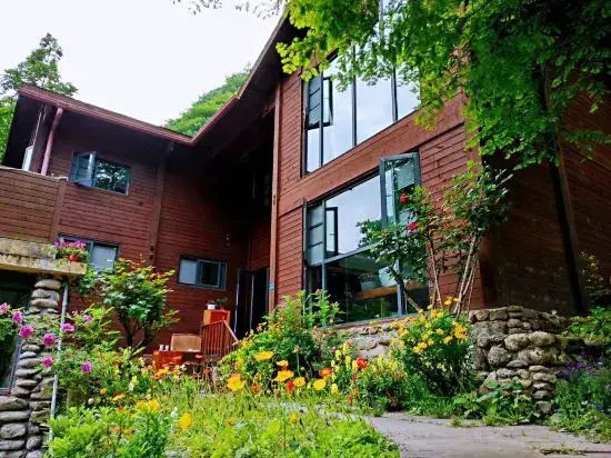 Snow & Flower Villa