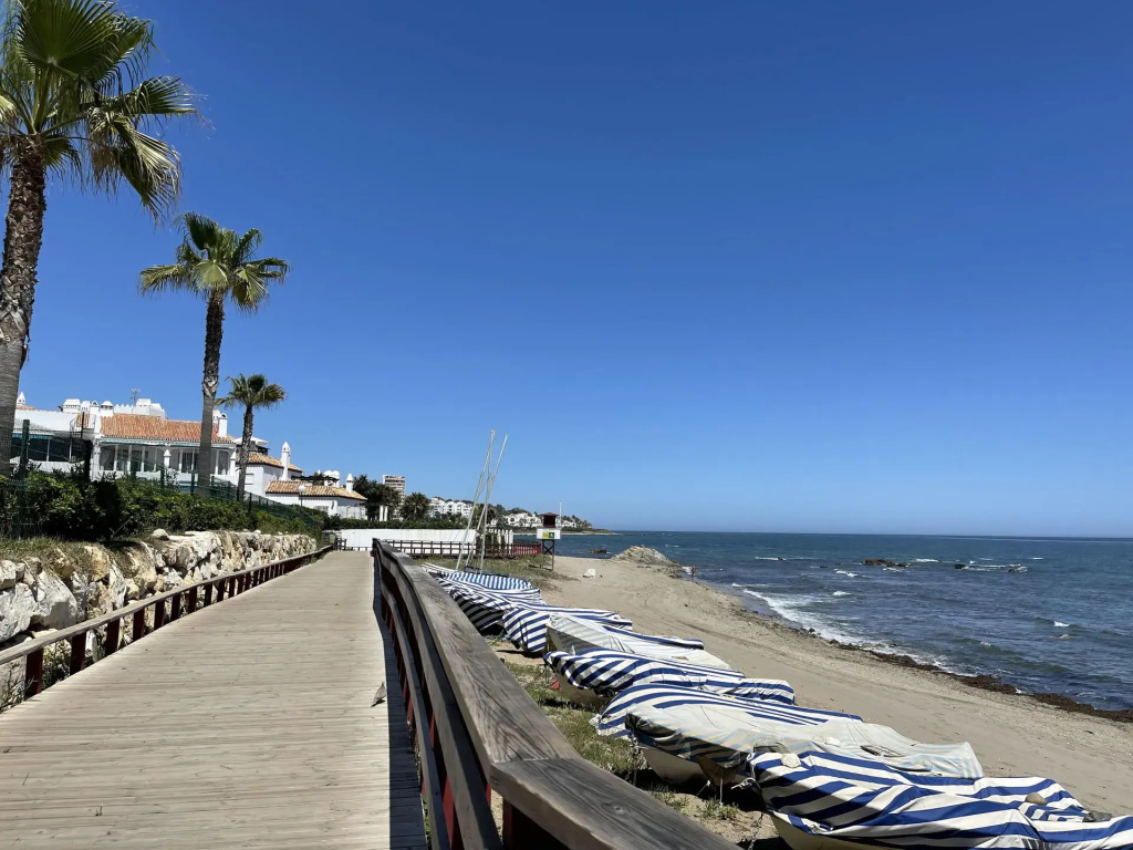Entire rental unit- close to all amenities - Riviera del Sol - CS136