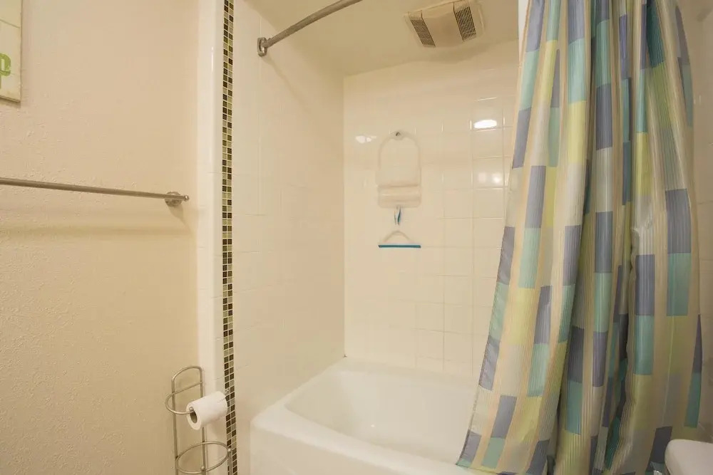 31st St A (68338) - 2 Br townhouse by RedAwning