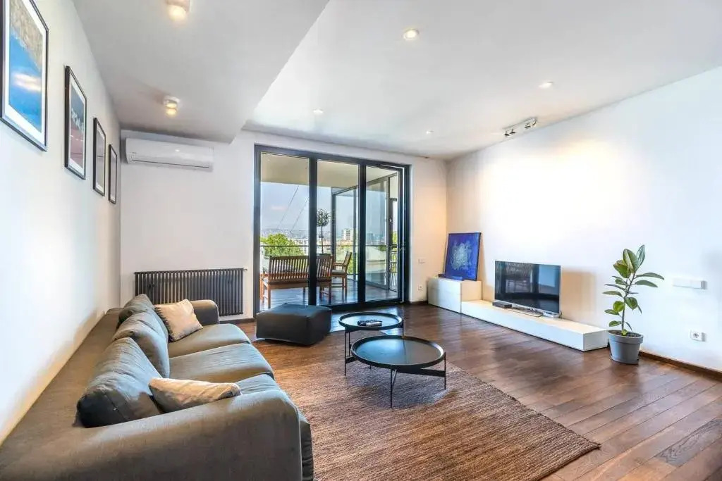 -30  NEW 2 BR Super Spacious Apt w/Terrace+views