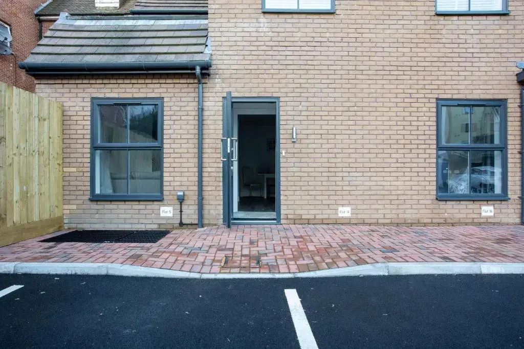 Contemporary Two Bedroom Duplex - Secluded Residence with Parking in a Prime Central Location