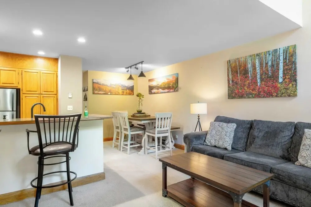 Cimarron Lodge 14 by Avantstay Ski-in/ski-out Property in Complex w/ Two Hot Tubs! Permit#3601