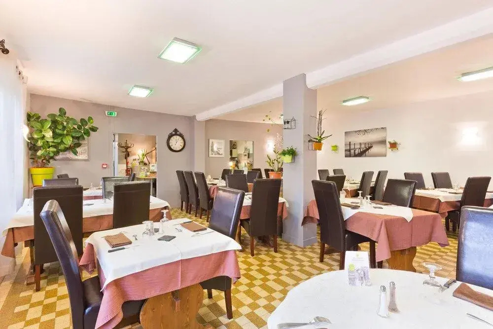 Logis Hôtel Restaurant de la Dore