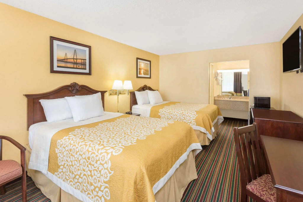 Days Inn Charleston Patriots Point