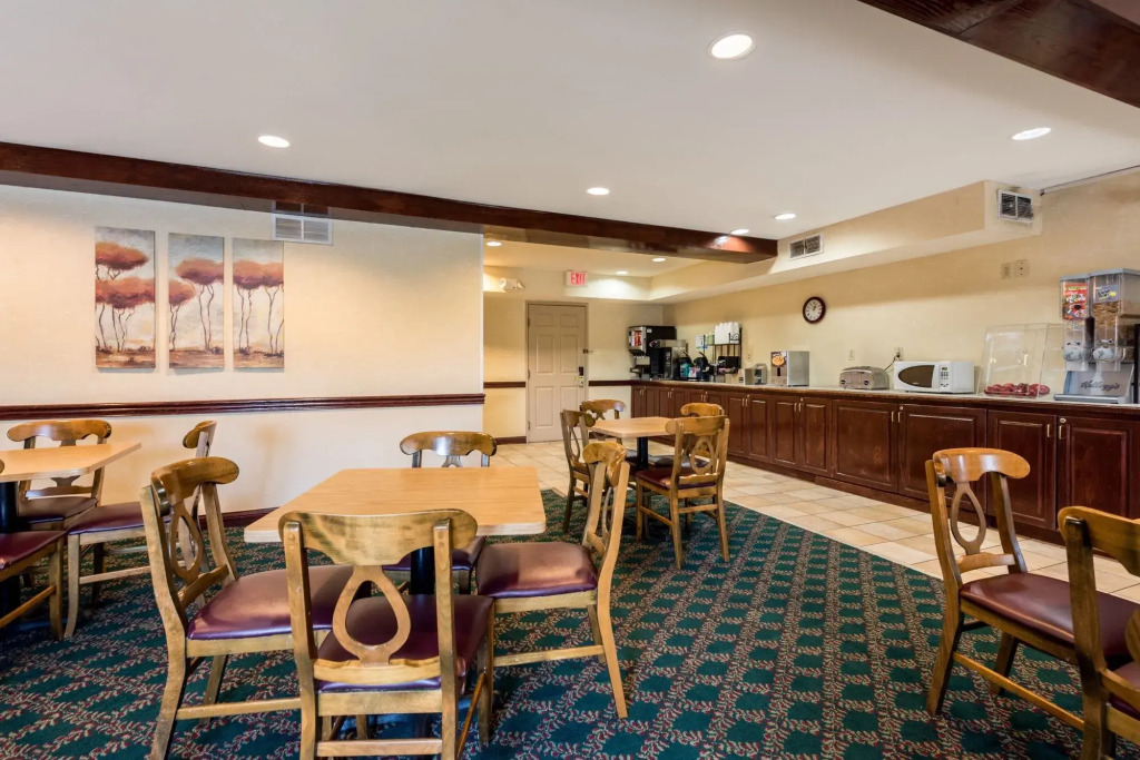 Red Roof Inn & Suites Knoxville East