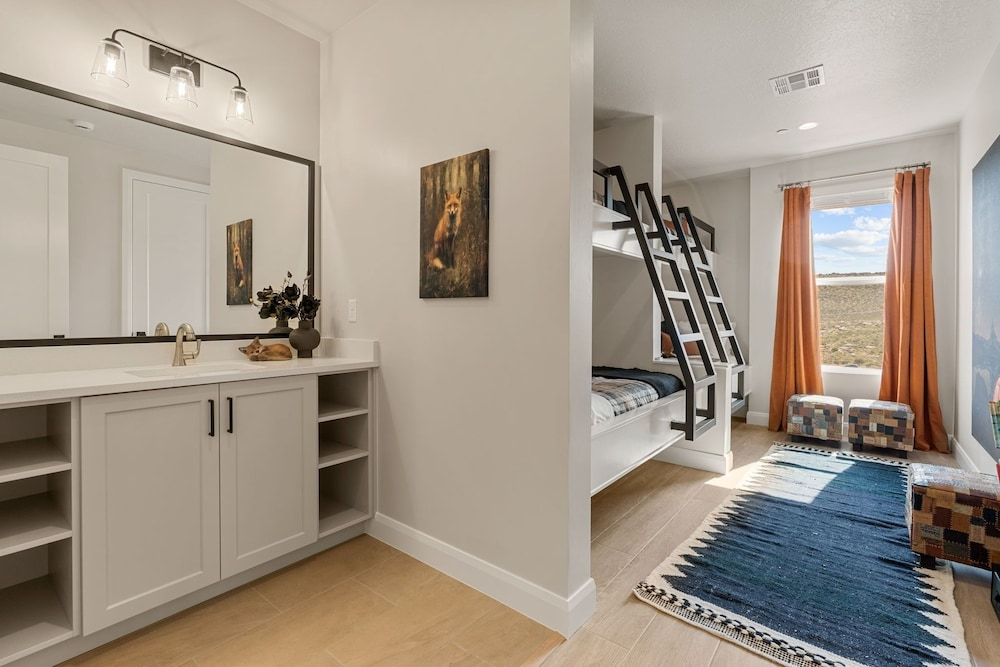 Isle Be Back 6 Bedroom Townhouse