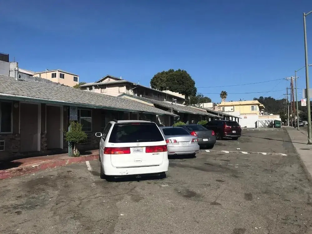 Commodore motel