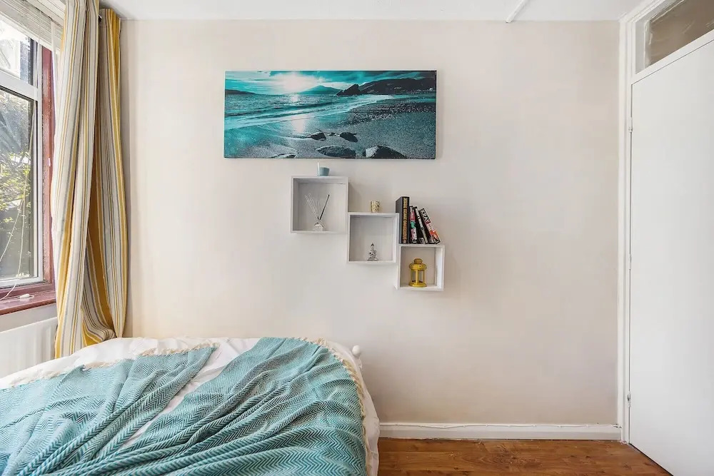 Canton Street - Deluxe Guest Room 4