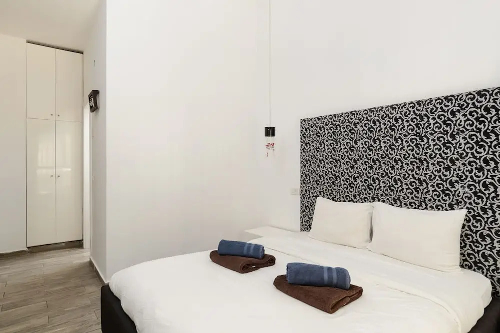 Family Apt & Private Garden near Beach by FeelHome