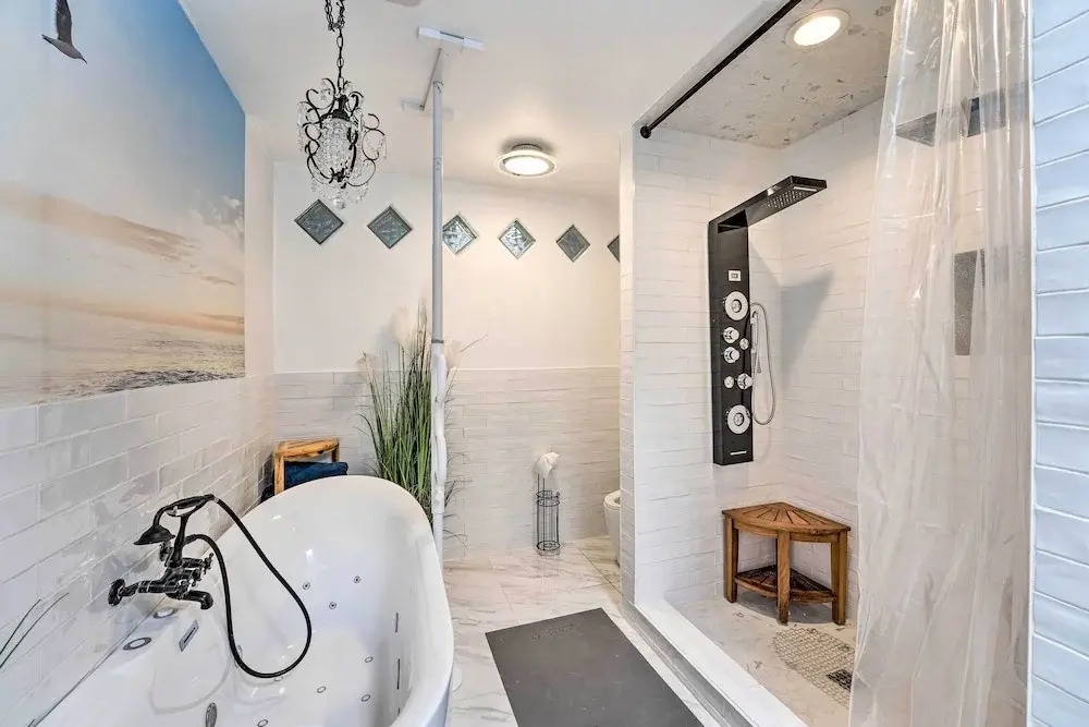 Lake Havasu City Home: Hot Tub & Swim Spa!