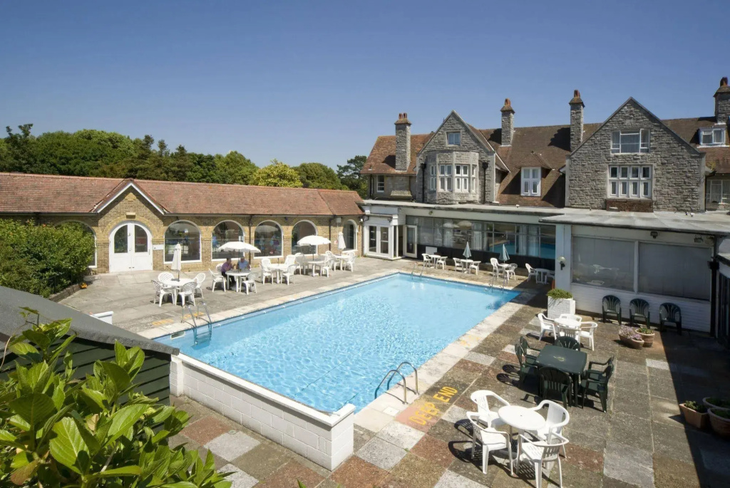 The Caledonian Island Hotel