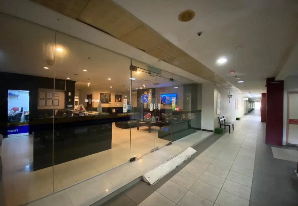 Switz Paradise Hotel - 5 minute walk to Centre Point and 10 minute walk to waterfront