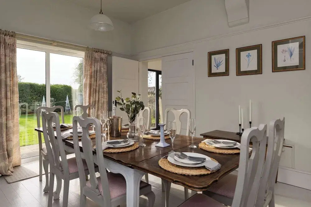 House Annexe Sleeps 18 Heated Pool