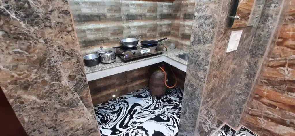 Aggarwal hotels & guest houses lajpat nagar luxury stay in independent flats with attached kitchen washroom and balcony cal 92121 ,74700