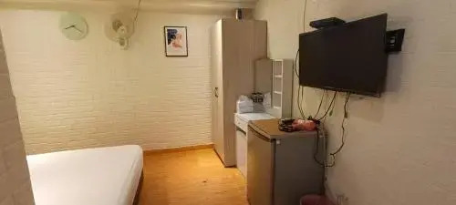 EZ Stay Hotel