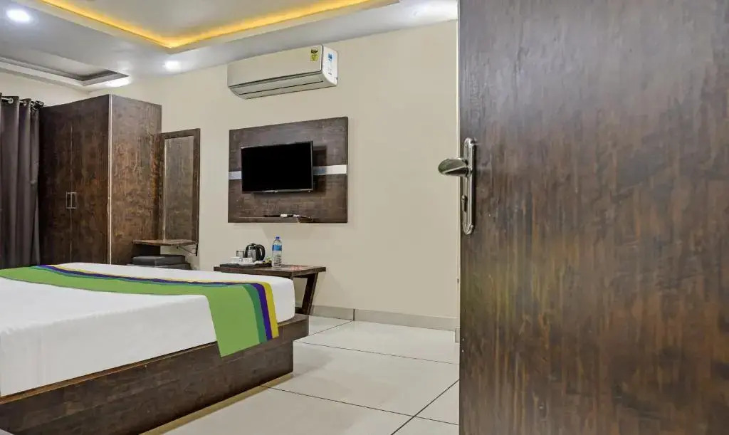 FabHotel Jalsa DLX