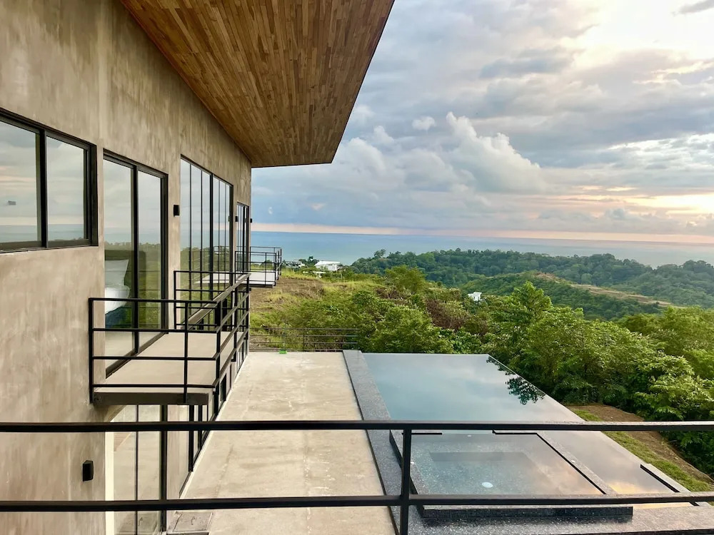 Prime Hermosa- Ocean View Villa with Infinity Pool