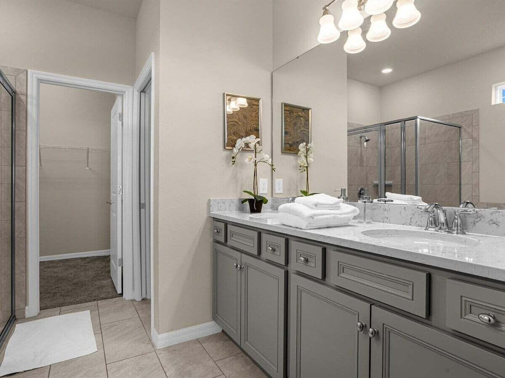 1826SD Amazing 5BR Villa in Windsor Island Near Clubhouse