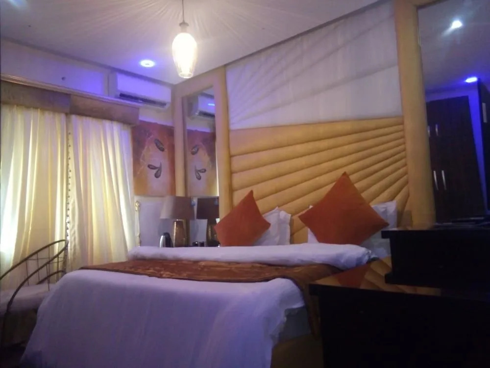 Kings & Queens Hotel