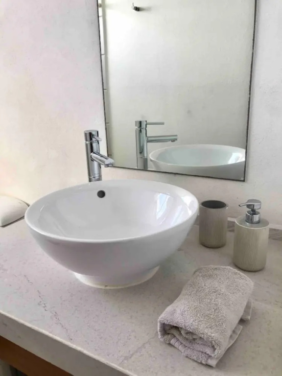 OCEAN beachfront 4 BDR -Amazing Oceanview