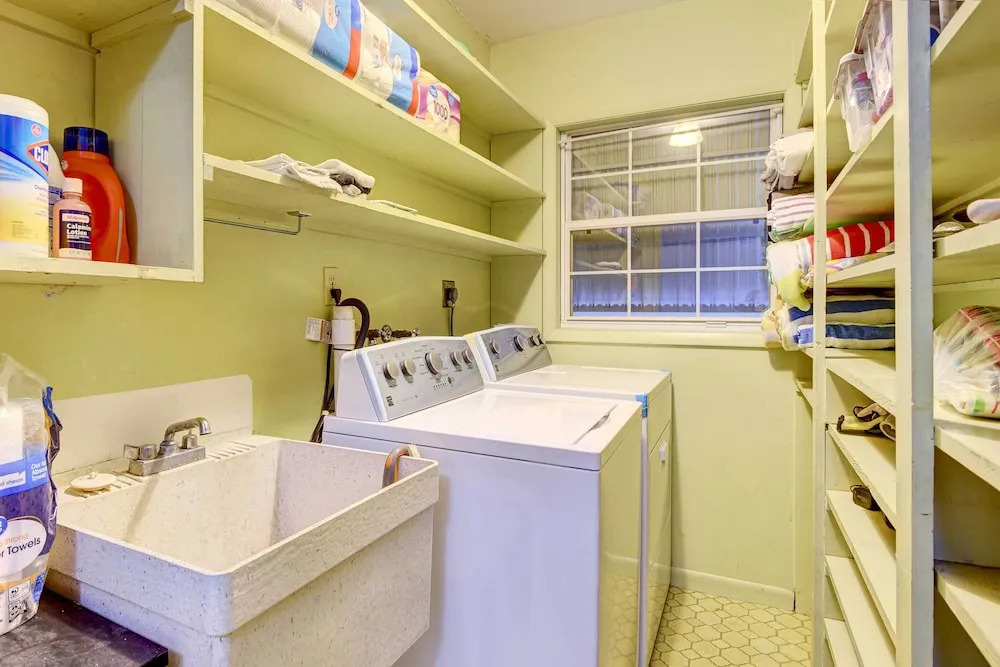 12 Mi to Beach: Home w/ Patio & Yard in Bradenton