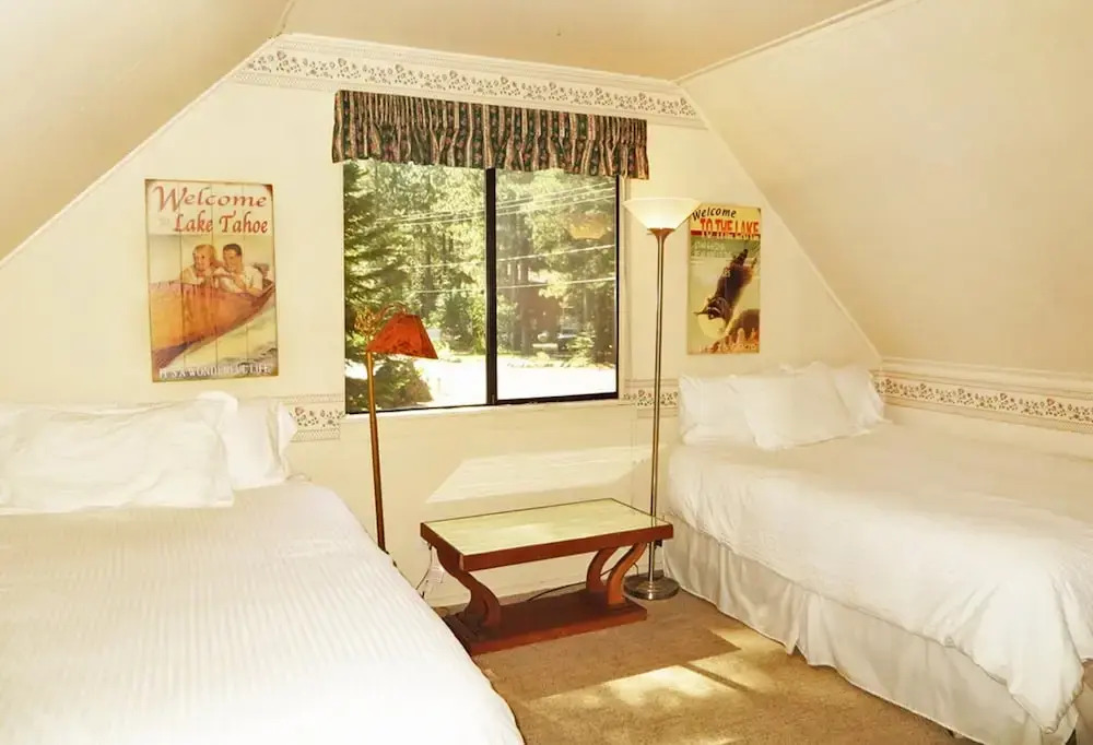Balsam House - Walk to Lake & Private Beach Area