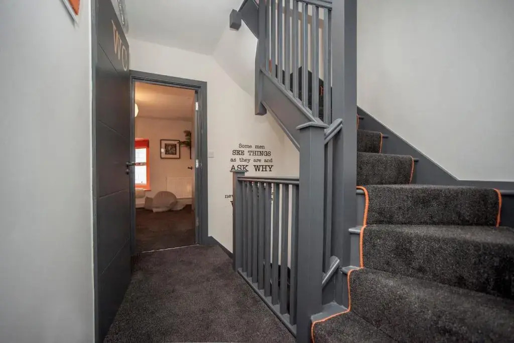 higgihaus #3a 4 Bed Big Groups Hip Location Sleeps 12