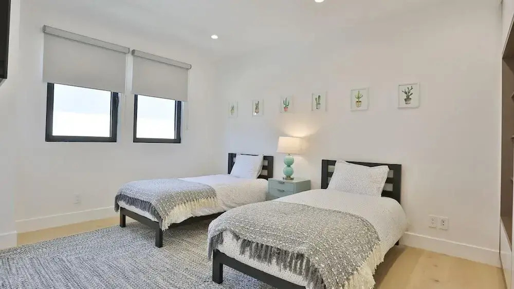 Spacious 5 Bedroom West Hollywood Home With Pool