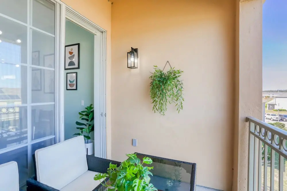 Snowbird-friendly Condo Near Walt Disney World Resort W/pool, Wifi, AC, and W/D
