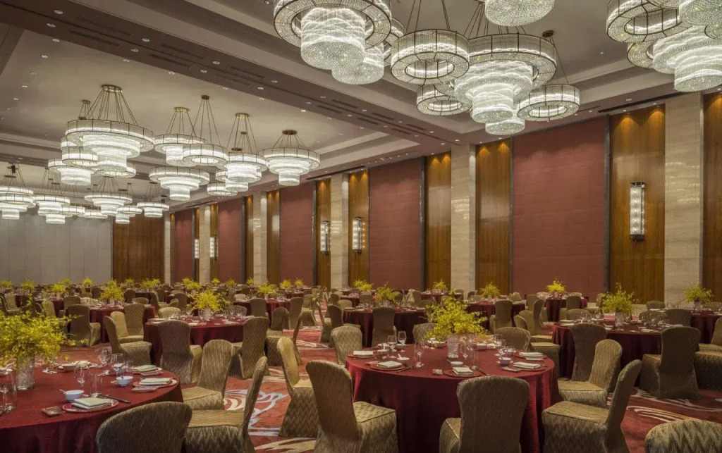 HUALUXE Hotels & Resorts Yangjiang City Center by IHG