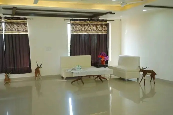 FabHotel Pink Park