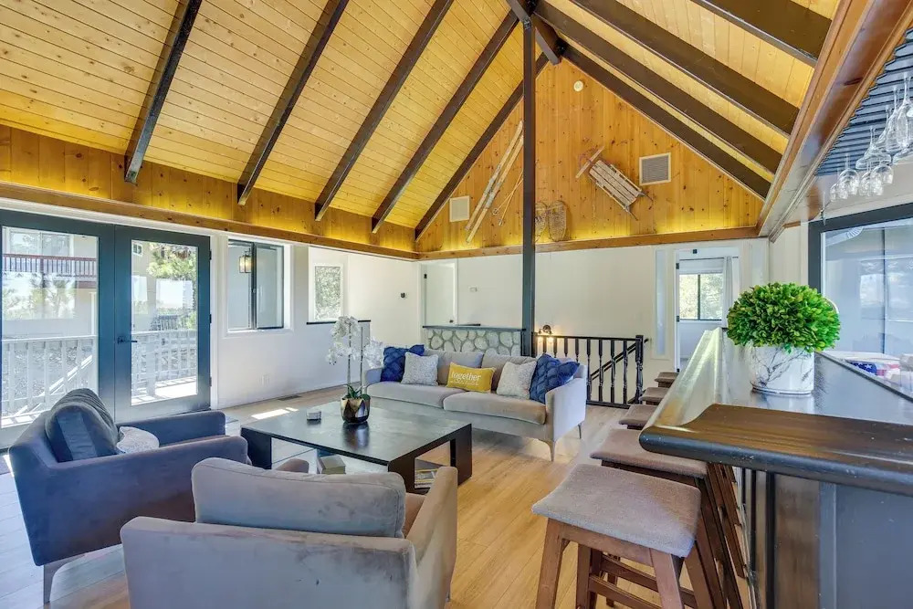 Lake Views & Game Room! Lake Arrowhead 3-king Gem