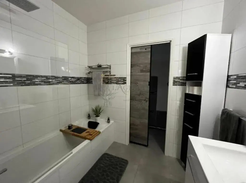 Beau Studio / Clim / Parking / Plage a 200 M