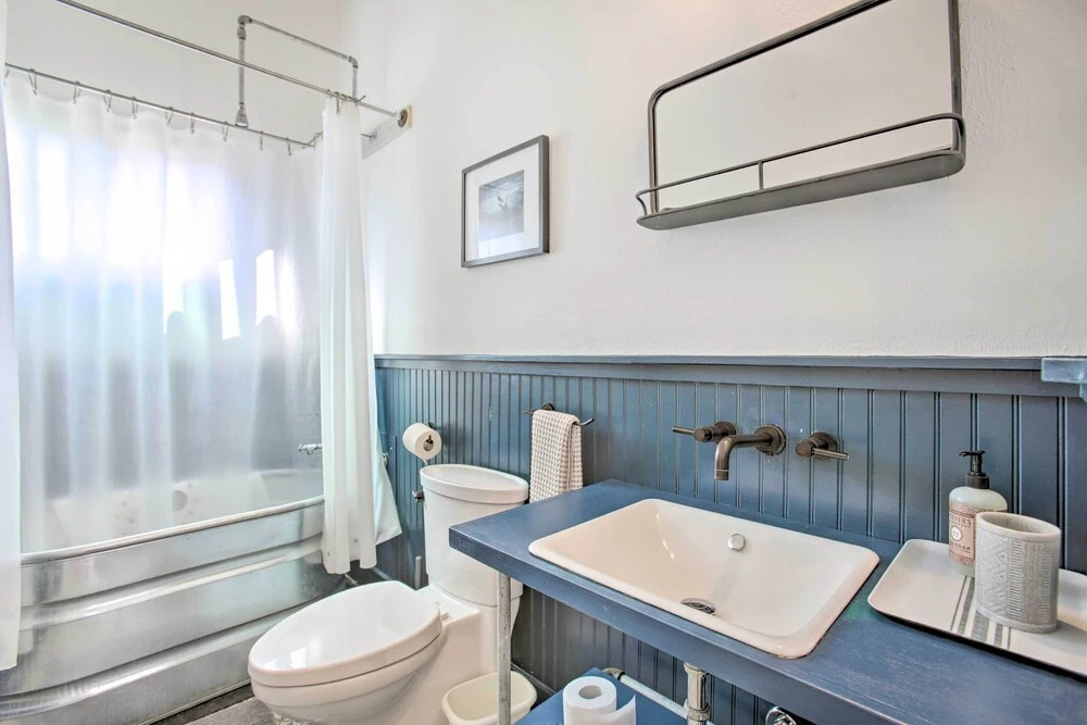Half-Mi to French Quarter: Rustic NOLA Home