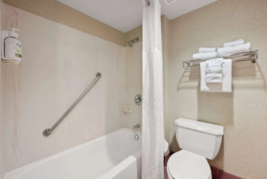 AmericInn by Wyndham Denver Airport