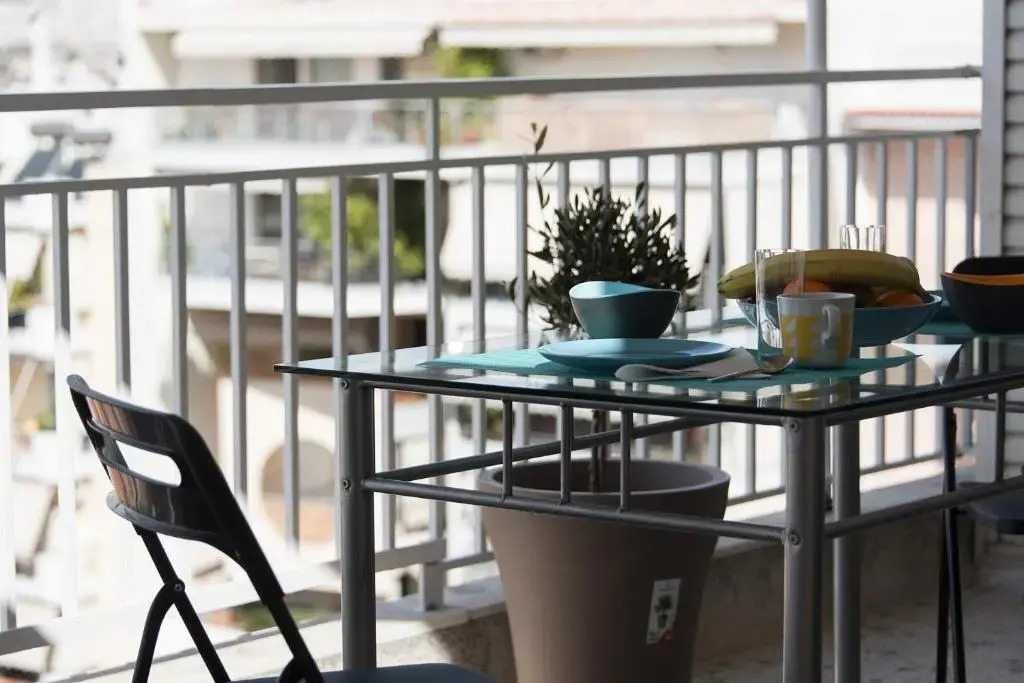 EL GRECO bright, airy penthouse in trendy Petralona