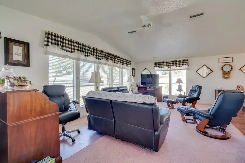 Lady Lake House with Lanai and Community Pool!