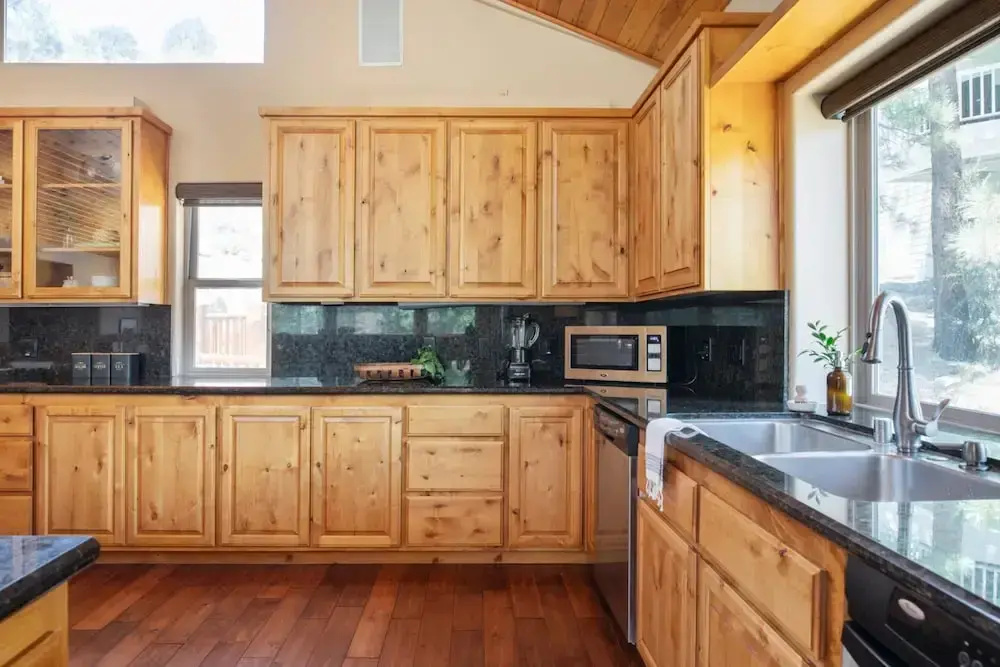 Bernard by Avantstay Luxurious Cabin in Big Bear w/ Hot Tub & Pool Table
